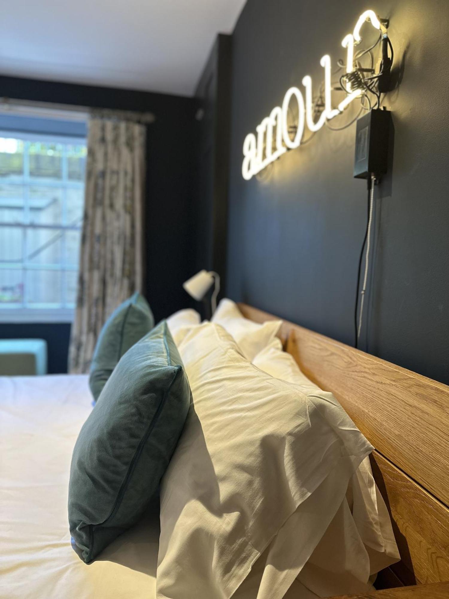 בריסטול Unique Clifton Apartment On Historic Crescent מראה חיצוני תמונה