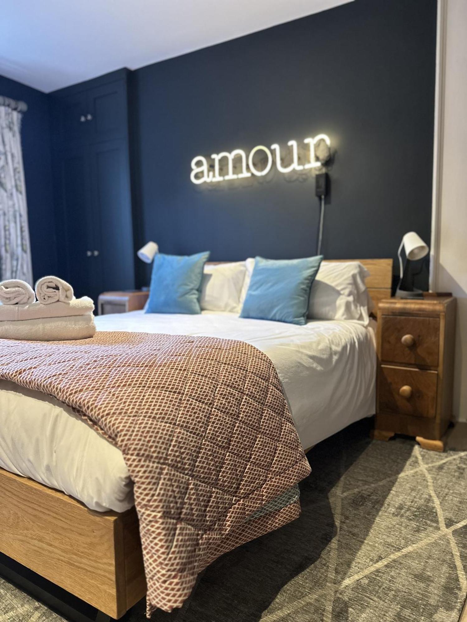 בריסטול Unique Clifton Apartment On Historic Crescent מראה חיצוני תמונה